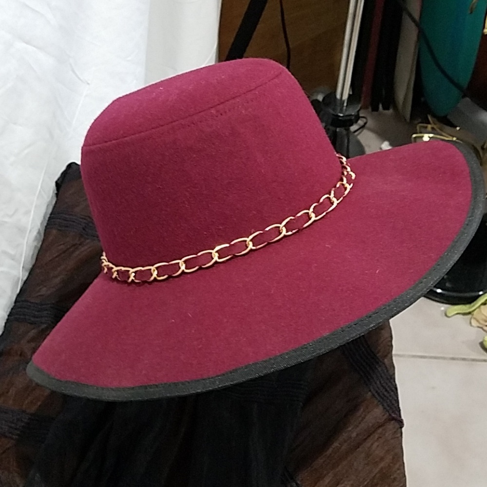 NWT Marroon floppy hat.